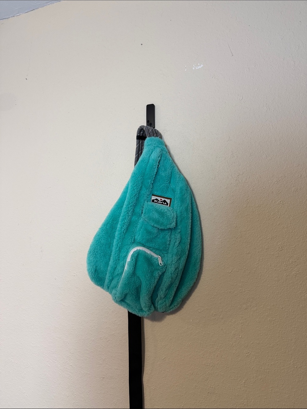 KAVU Rope Fleece Sling Bag Green Crossbody Backpack Hiking